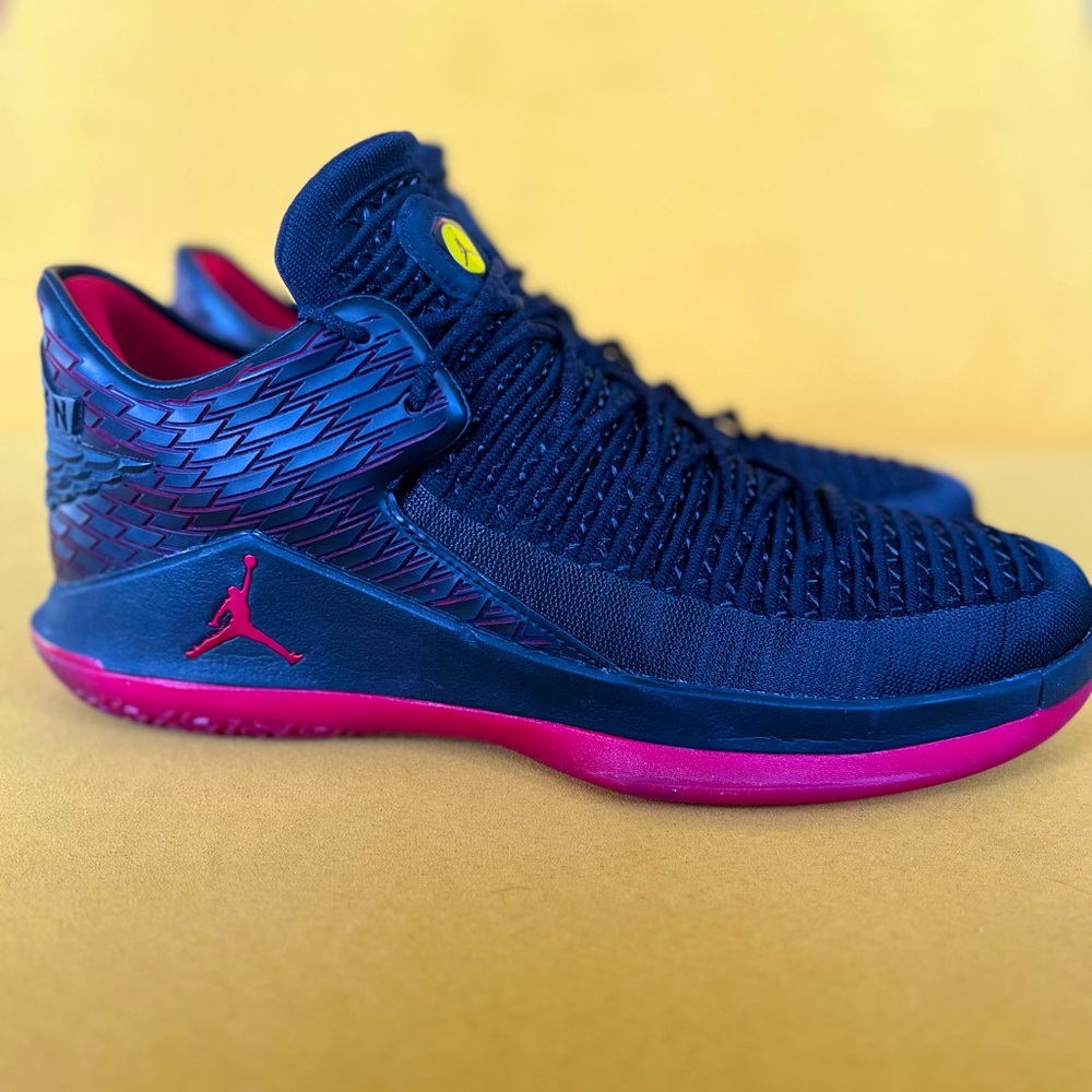 Air Jordan XXXII Low Black/ Gym Red-Tour Yellow Size 13